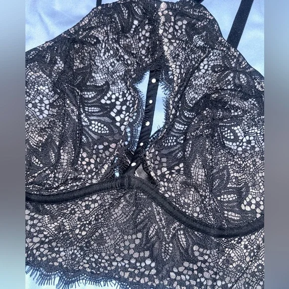 BRAND NEW Victoria's Secret Black Lace Halter Bralette - Picture 3 of 6